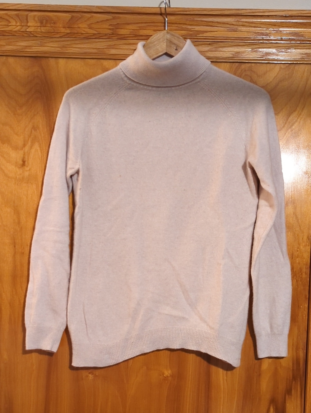 Preswick & Moore Light Cream Cashmere Turtleneck Sweater
